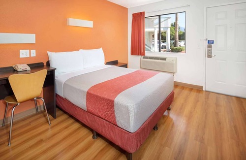 Arcadia Hotel | Motel 6 Arcadia, CA - Los Angeles - Pasadena Area