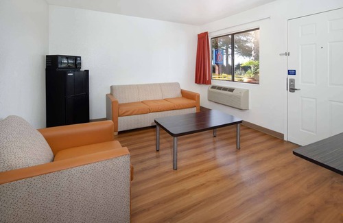 Arcadia Hotel | Motel 6 Arcadia, CA - Los Angeles - Pasadena Area