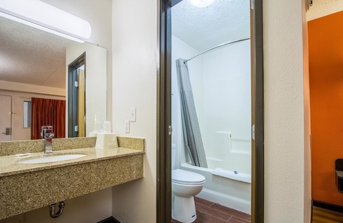 Ashland Hotel | Motel 6 Ashland, OH