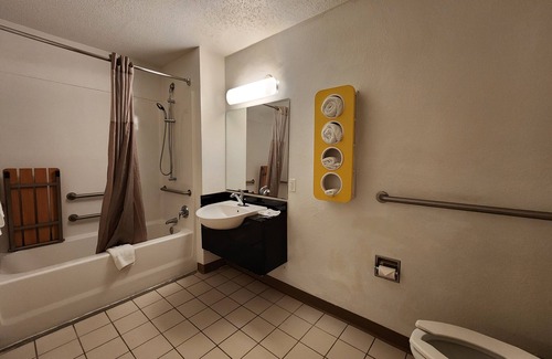 Mont Belvieu Hotel | Motel 6 Baytown, TX - Baytown East