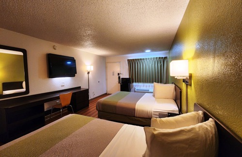 Mont Belvieu Hotel | Motel 6 Baytown, TX - Baytown East