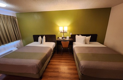 Mont Belvieu Hotel | Motel 6 Baytown, TX - Baytown East