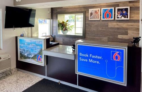 Delano Hotel | Motel 6-Delano, CA