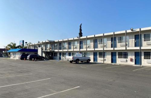 Delano Hotel | Motel 6-Delano, CA