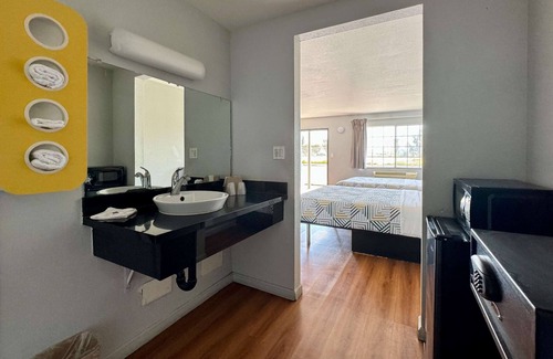 Delano Hotel | Motel 6 Delano, CA