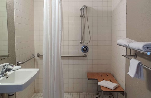 Raisin Hotel | Motel 6 Fresno, CA - Blackstone North