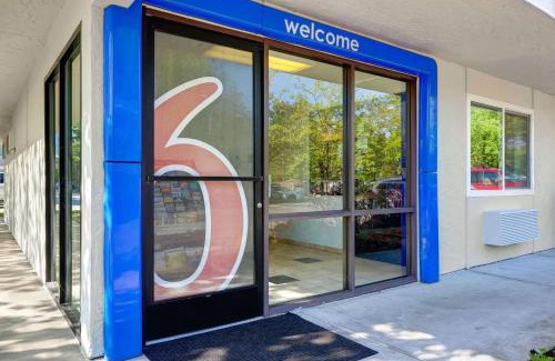Issaquah Hotel | Motel 6-Issaquah, WA - Seattle - East