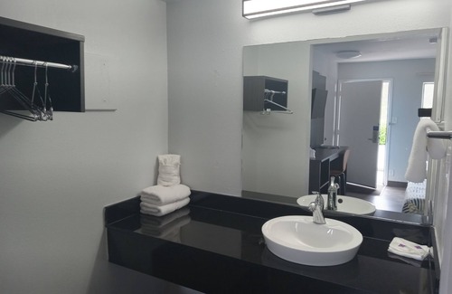 Maryland City Hotel | Motel 6 Laurel, DC - Washington Northeast