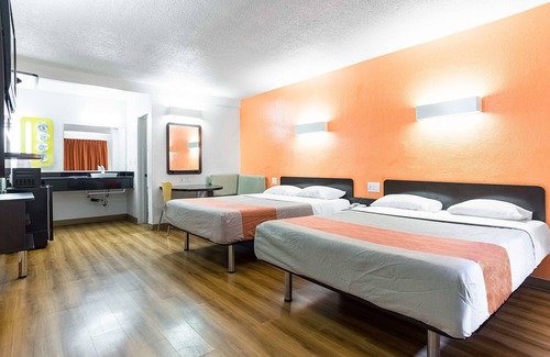 Harbor Hotel | Motel 6 Long Beach, CA - International City