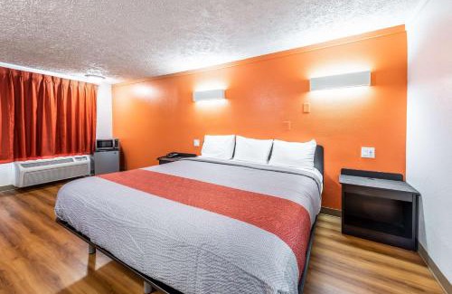 Mansfield Hotel | Motel 6-Mansfield, OH
