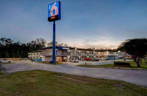 Port Allen Hotel | Motel 6-Port Allen, LA - Baton Rouge