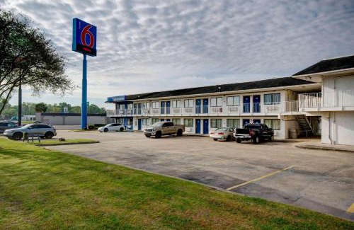 Port Allen Hotel | Motel 6-Port Allen, LA - Baton Rouge