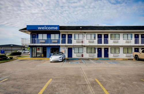 Port Allen Hotel | Motel 6-Port Allen, LA - Baton Rouge