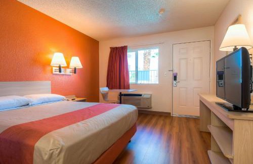 Rancho Mirage Hotel | Motel 6-Rancho Mirage, CA - Palm Springs