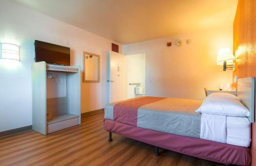 Rancho Mirage Hotel | Motel 6-Rancho Mirage, CA - Palm Springs