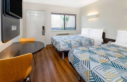 North State Hotel | Motel 6 Santa Barbara, CA - State Street