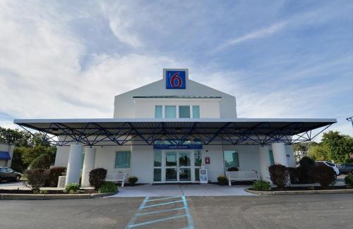 Tewksbury Hotel | Motel 6-Tewksbury, MA - Boston