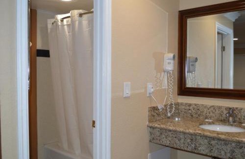 Tustin Hotel | Motel 6, Tustin, Orange County-CA