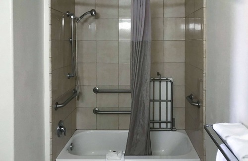 Visalia Hotel | Motel 6 Visalia, CA