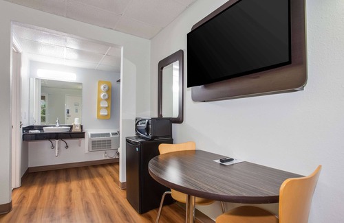 Walterboro Hotel | Motel 6 Walterboro, SC