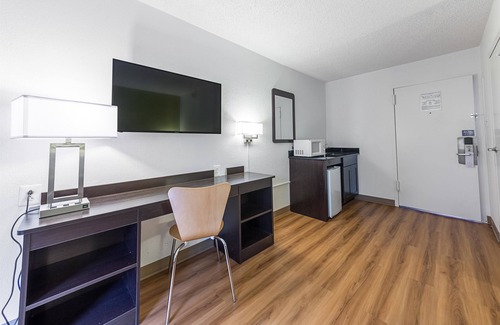 Warminster Hotel | Motel 6 Warminster, PA