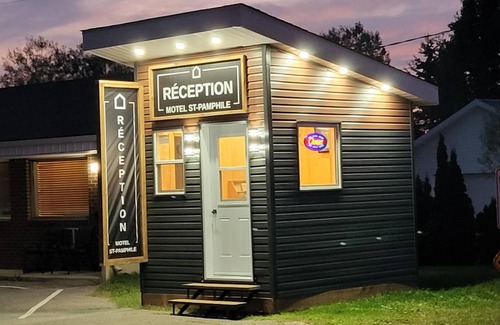 Saint-Pamphile Casa | Motel in St-Pamphile with private rooms with 1 to 2 queen beds.