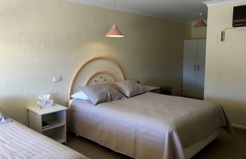 Binalong Hotel | Motel Royal Tara