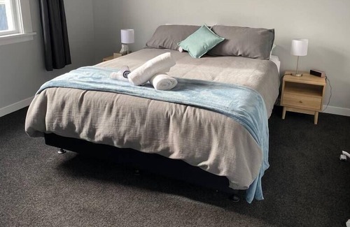 Bluff Villa | Motupōhue Base Holiday Home - 2 bedroom House