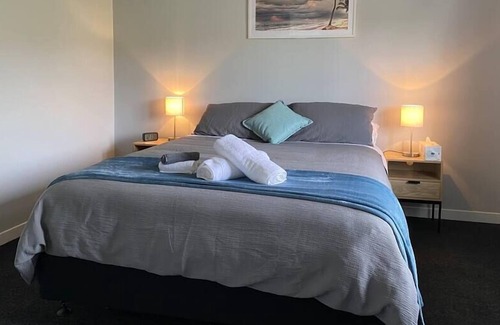 Bluff Villa | Motupōhue Base Holiday Home - 2 bedroom House