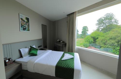 Sulthan Bathery Hotel | Mount Land