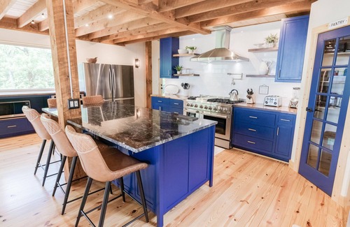 Centre Hall Casa | Mount Nittany Lodge - Luxury Mountaintop Home, Chef's Kitchen, 5 BR's 4 Baths