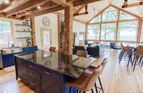 Centre Hall Casa | Mount Nittany Lodge - Luxury Mountaintop Home, Chef's Kitchen, 5 BR's 4 Baths