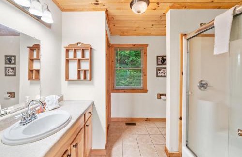 Bryson City Casa | Mountain Air Hot Tub-Fire Pit