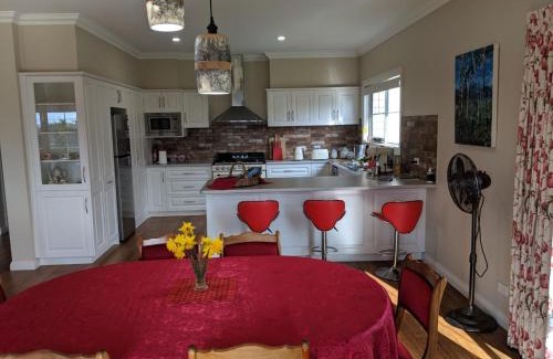 Golden Valley Casa | Mountain Blue Guest House