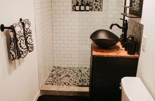 Royal Pines Cabina | Mountain Cabin - Renovated LL of Duplex