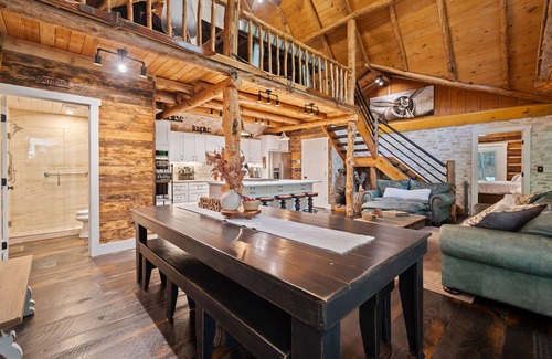 Tate Cabina | Mountain Cabin w/ Hot tub & Game Room