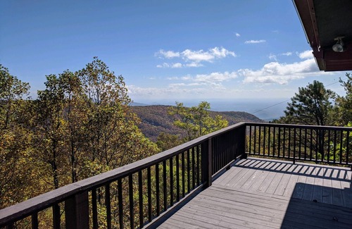 Sparta Casa | Mountain Cabin with Views of the Blue Ridge Parkway and the Piedmont