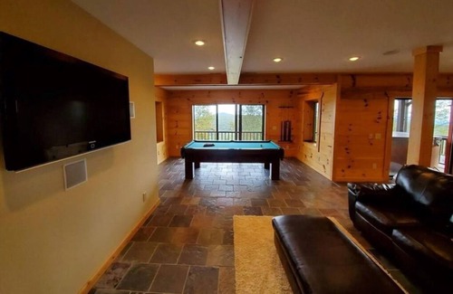 Sparta Casa | Mountain Cabin with Views of the Blue Ridge Parkway and the Piedmont