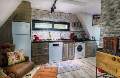 Kartepe Complejo | Mountain Cottage Havuzlu Dağ Evi/ Eşmeahmediye