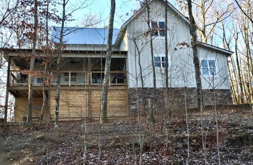 Mentone Casa | Granja de montaña: 4 dormitorios, 3. 5 baños, grandes porches y vistas al lago