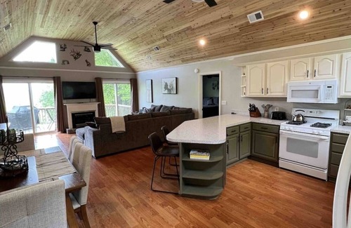 Hemphill Heights Casa | Mountain home with amazing views, privacy, and pond on the property