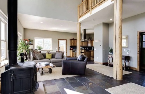 Idaho Springs Casa | Mountain Liv’n Modern 100% Off-grid Home with Amazing Views