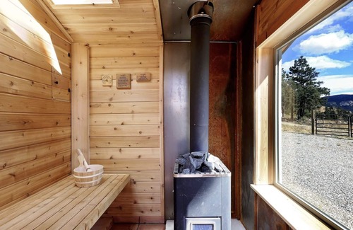 Idaho Springs Casa | Mountain Liv’n Modern 100% Off-grid Home with Amazing Views