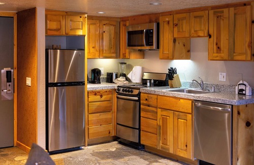 Olympic Valley Hotel | Mountain Retreat! Full Kitchen, Outdoor Spa Tub, Free Parking!