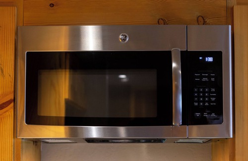 Olympic Valley Hotel | Mountain Retreat! Full Kitchen, Outdoor Spa Tub, Free Parking!