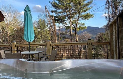 Blue Ridge Chalet De Esquí | Mountain Ridge Retreat Cozy Blue Ridge Cabin with Hot Tub