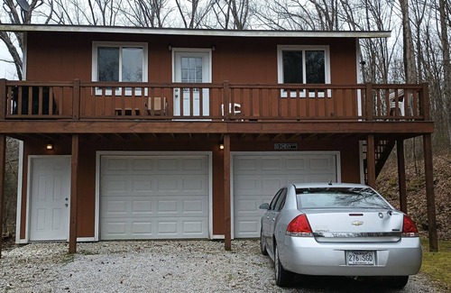 Floral Apartamento | Mountain Side Apartment. Close to racetrack, security light, close to town