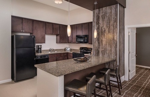 Park City Complejo | Mountain Side Resort con capacidades directas de entrada / salida de esquí con piscinas cubiertas y 2 jacuzzis al aire libre