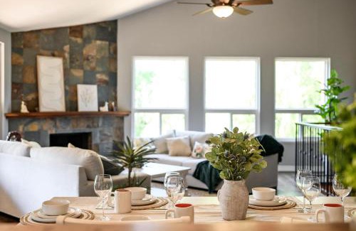 Pomona Casa | Mountain View Family Retreat w Game Room & Scenic Decks