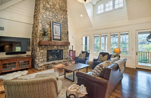 Mill Spring Casa | Mountain Views! Home in Brights Creek Golf Club